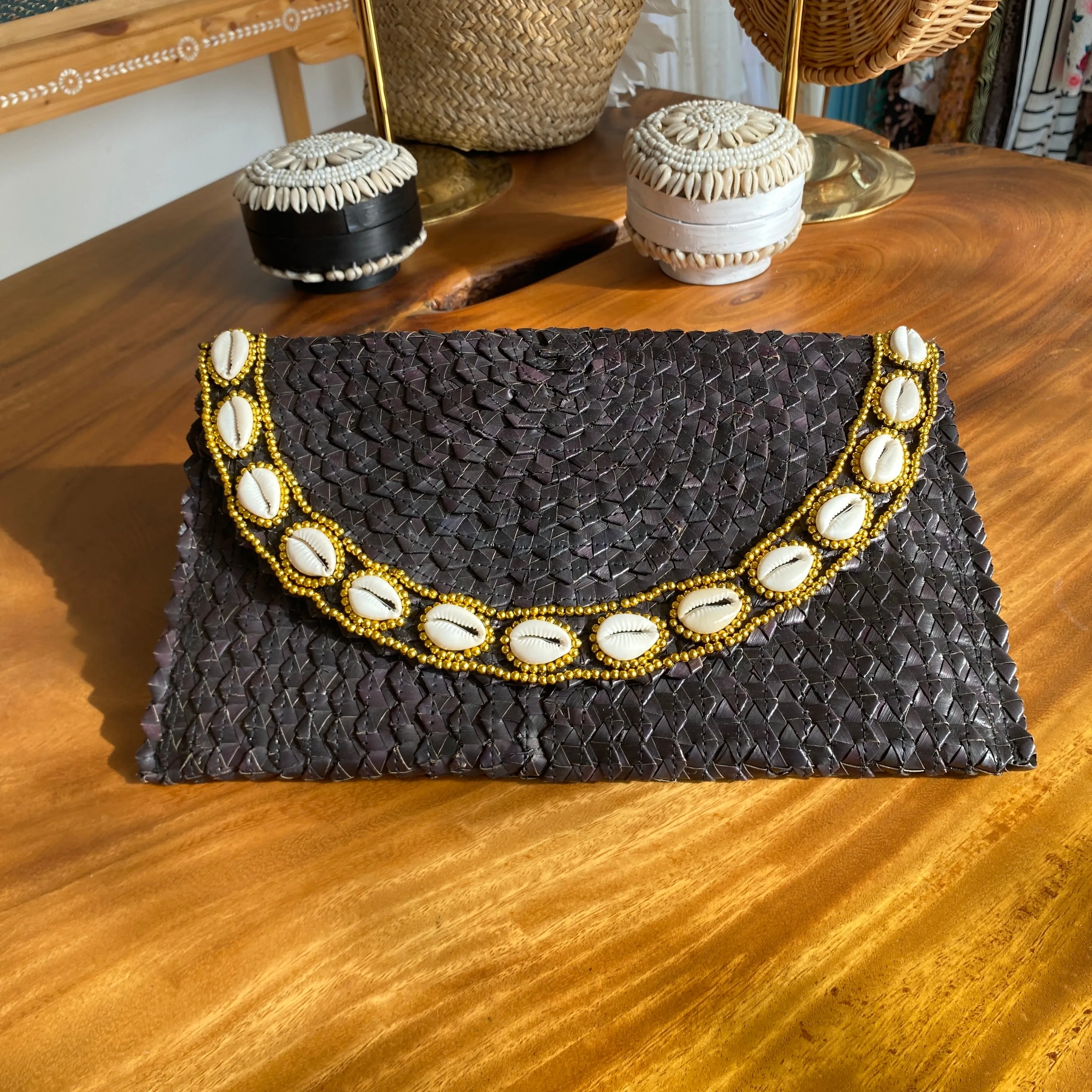 Sea Shell Rattan Bag Beaded in Gold