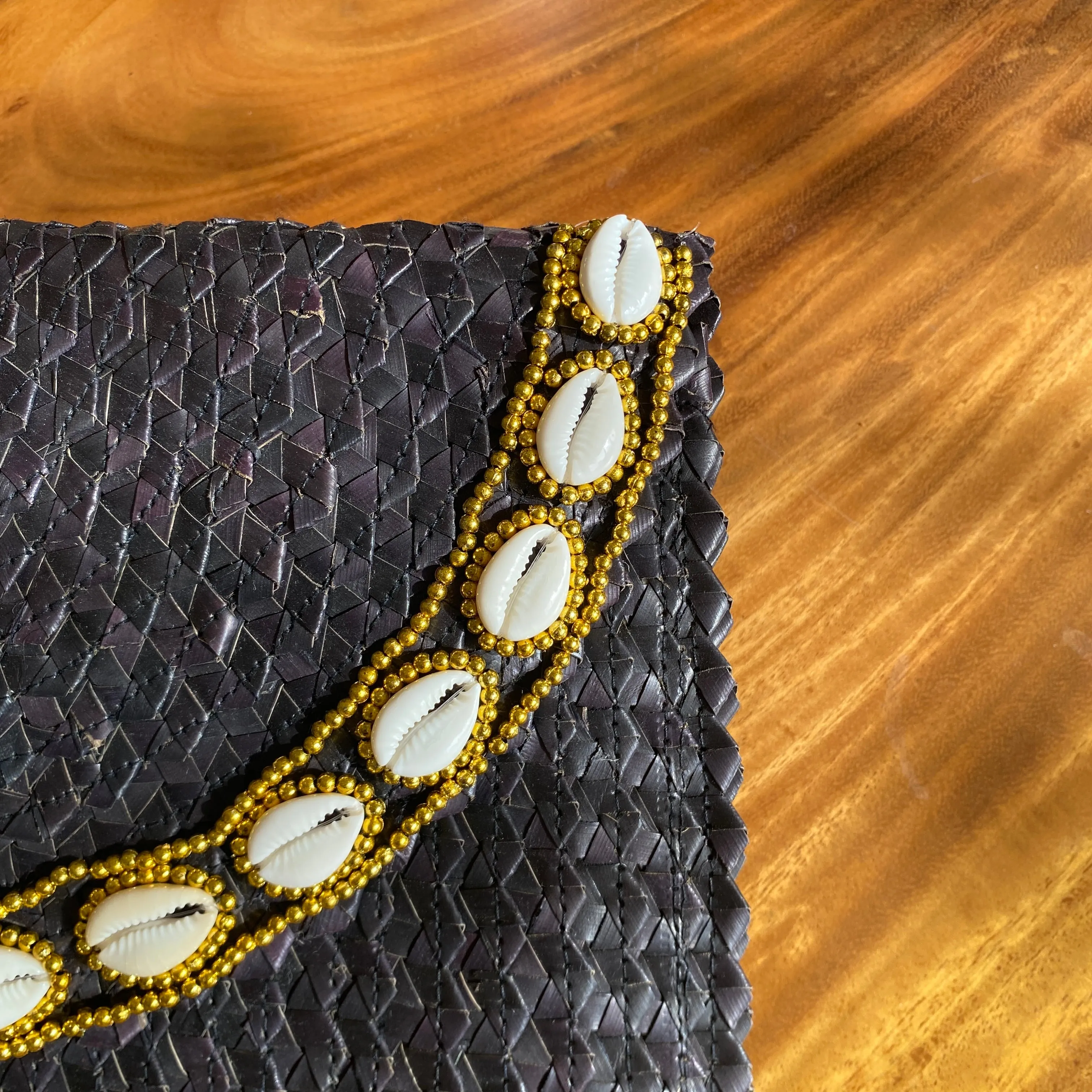 Sea Shell Rattan Bag Beaded in Gold