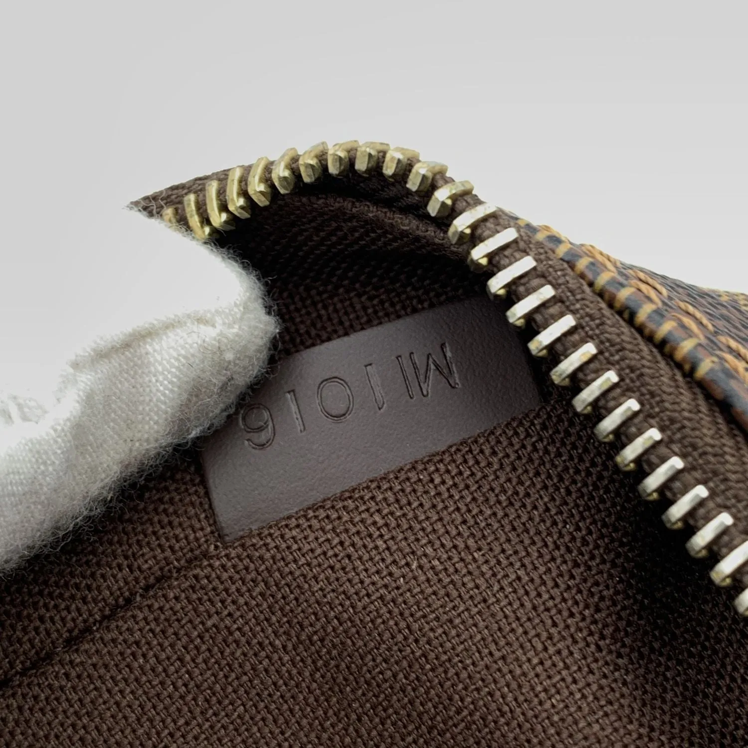 Trendy Inspired Louis Vuitton Damier Ebene Canvas Olav Pm Messenger Bag N41442